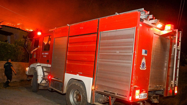 Ολονύχτια μάχη με τις φλόγες στο Σοφικό: Φόβοι για αναζωπυρώσεις τη νύχτα Ολονύχτια μάχη με τις φλόγες στο Σοφικό: Φόβοι για αναζωπυρώσεις τη νύχτα