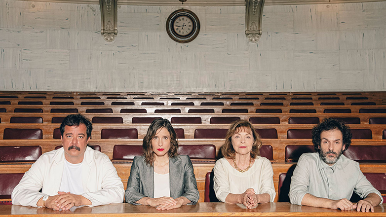 «Ετυμολογίες»: Το νέο έργο του Ευθύμη Φιλίππου στο Μέγαρο της Παλαιάς Βουλής