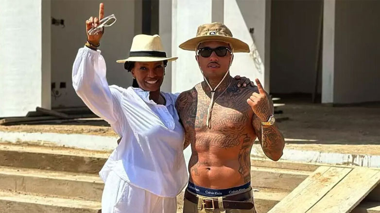 Ο Light αγόρασε στη μητέρα του μια ολοκαίνουργια βίλα στην Γκάνα – «Θα κόστιζε διπλάσια στην Ελλάδα»