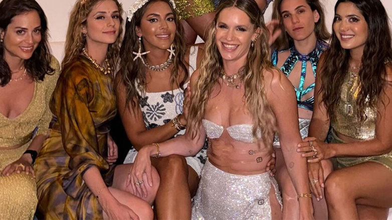 Ευγενία Νιάρχου: Φωτογραφίες από το prive party γενεθλίων της στη Σαντορίνη