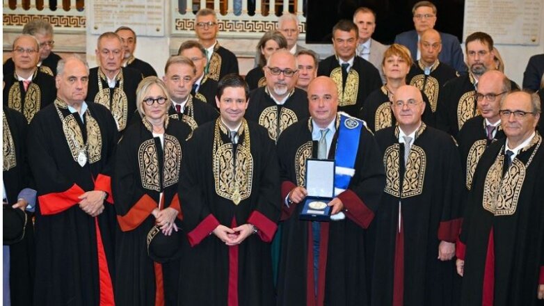 ΕΚΠΑ: Απόδοση τίτλου του Μεγάλου Ευεργέτη στο Ίδρυμα Σταύρος Νιάρχος (ΙΣΝ)