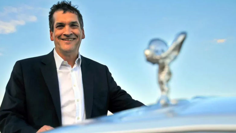 Μαχαίρωσαν μέχρι θανάτου τον κορυφαίο σχεδιαστή της Rolls Royce, στην εξώπορτα του σπιτιού του