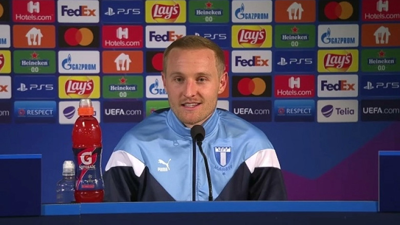 Κοντά στον διεθνή Σουηδό στόπερ, Φραντζ Μπρόρσον o Aτρόμητος