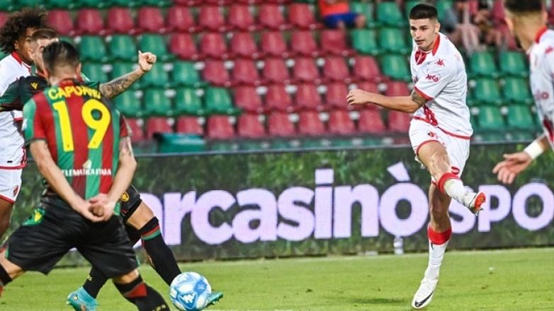 Στην Καταντζάρο υπέγραψε ο Κουτσουπιάς