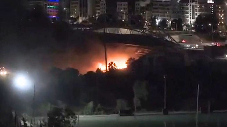 Καταστροφές από τη φωτιά στις παλιές Ολυμπιακές εγκαταστάσεις του beach volley στο Φάληρο