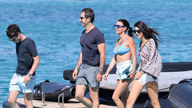 Μίλτος Καμπουρίδης & Μαρίνα Βερνίκου: Χαλαρές στιγμές στη Μύκονο μαζί με τα παιδιά τους