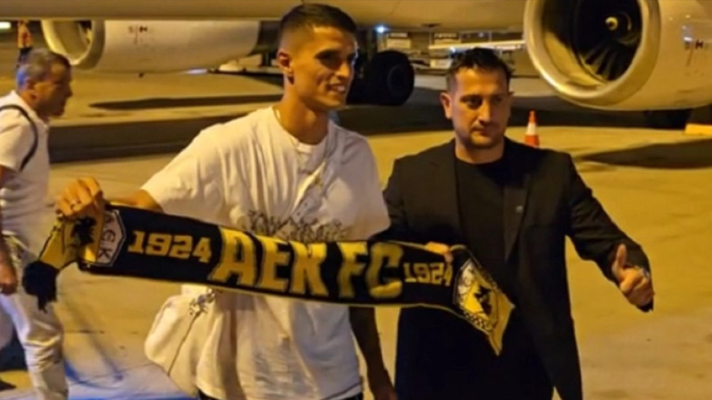 Στην Aθήνα ο Λαμέλα εν μέσω αποθέωσης από φιλάθλους της ΑΕΚ στο «Ελ. Βενιζέλος» 