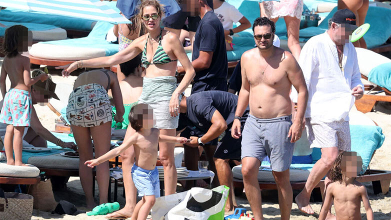 Ana Beatriz Barros: Στη Ψαρρού με τον δισεκατομμυριούχο σύζυγό της Karim El Chiaty και τα παιδιά της