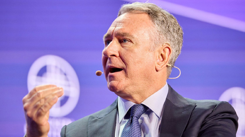 Ο Κεν Γκρίφιν αγόρασε το σπάνιο απολίθωμα στεγόσαυρου σε τιμή ρεκόρ στη δημοπρασία του οίκου Sotheby’s