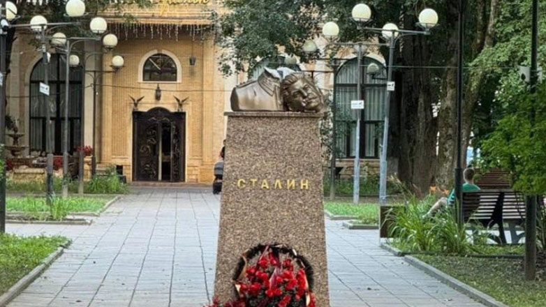 Ρωσία: Άγνωστος άνδρας έκοψε το κεφάλι μιας προτομής του Στάλιν