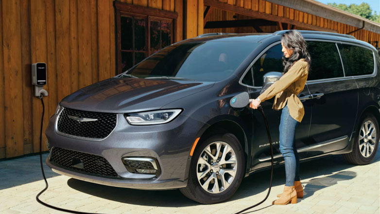 Να αγοράζεις Plug-in υβριδικό και να σου λέει η εταιρία να το παρκάρεις σε ανοιχτό χώρο μη τυχόν και πάρει φωτιά