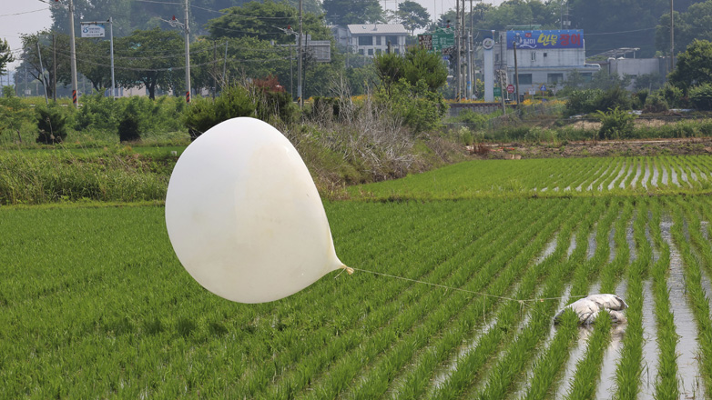 Νότια Κορέα: Η Βόρεια Κορέα στέλνει ξανά μπαλόνια με σκουπίδια