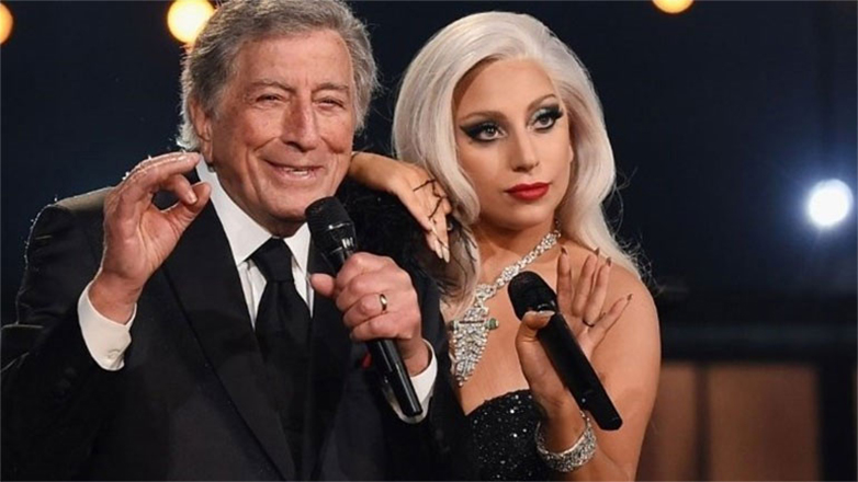 Η Lady Gaga απέτισε φόρο τιμής στον Τόνι Μπένετ έναν χρόνο μετά τον θάνατό του