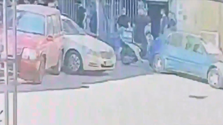 Νέο βίντεο – ντοκουμέντο από τα επεισόδια έξω από το γήπεδο του ΠΑΟ – Η στιγμή του πυροβολισμού