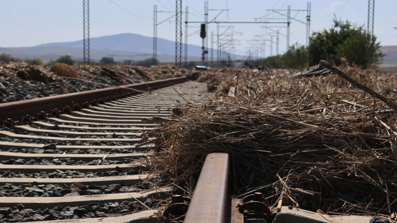 Πυρκαγιά κοντά σε γραμμές τρένου στη Θεσσαλονίκη