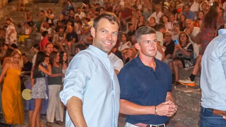 Στέφανος Κασσελάκης: Στην Επίδαυρο μαζί με τον Tyler McBeth λίγο πριν από τον γάμο τους