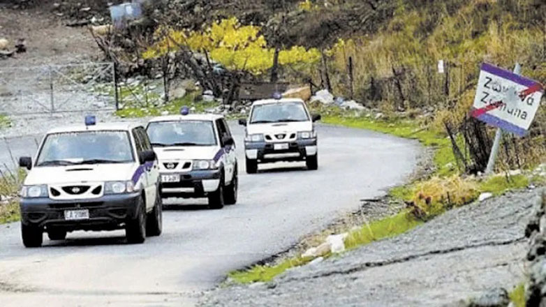 Ζωνιανά: Πήγε να εμβολίσει τους αστυνομικούς με το 4Χ4