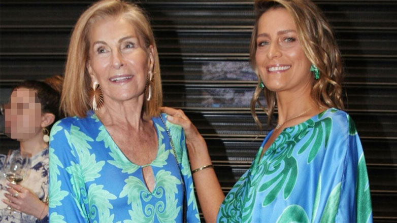 Τατιάνα Μπλάτνικ: Η στυλάτη εμφάνιση της μητέρας της Marie Blance Bierlein στη Μύκονο