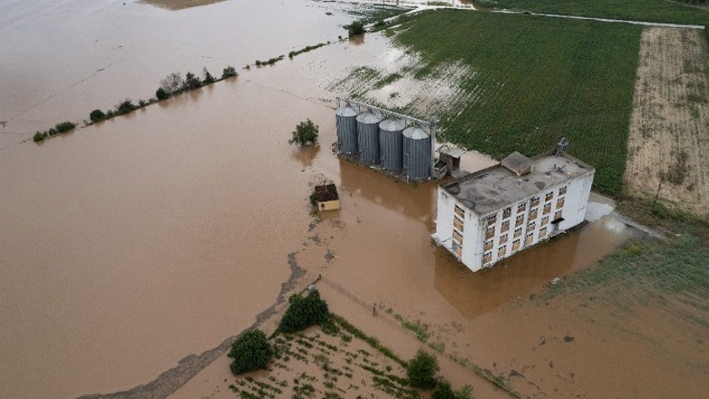 Πλημμύρες στη Θεσσαλία: 12.661 επιχειρήσεις και αγρότες έλαβαν την προκαταβολή του 50% της κρατικής αρωγής