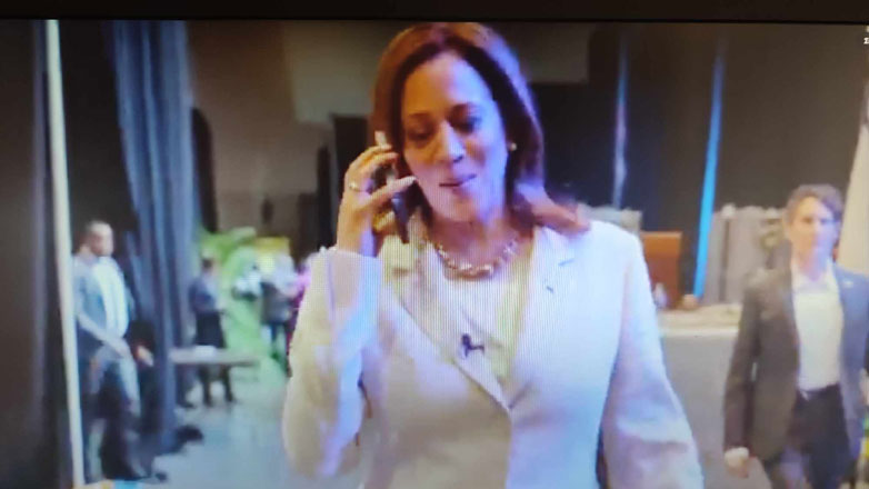 Ο Μπαράκ Ομπάμα στηρίζει την Κάμαλα Χάρις