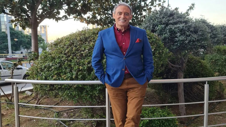 Ο Ιορδάνης Χασαπόπουλος μας συστήνει για πρώτη φορά τον γιο του, Στυλιανό που ζει στην Αμερική