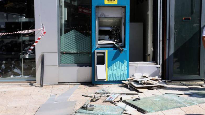 Κακοποιοί με βαρύ οπλισμό ανατίναξαν ΑΤΜ τα ξημερώματα