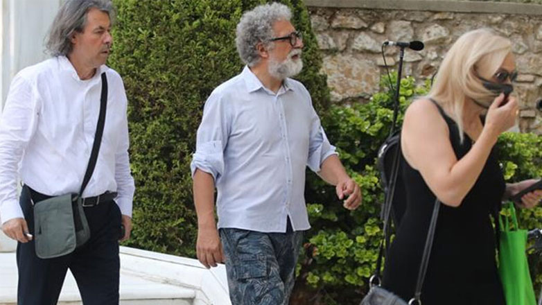 Ιωάννης Στρατάκης: Επέστρεψε στο Προεδρικό Μέγαρο δύο χρόνια μετά την εμφάνιση με σαγιονάρα που συζητήθηκε