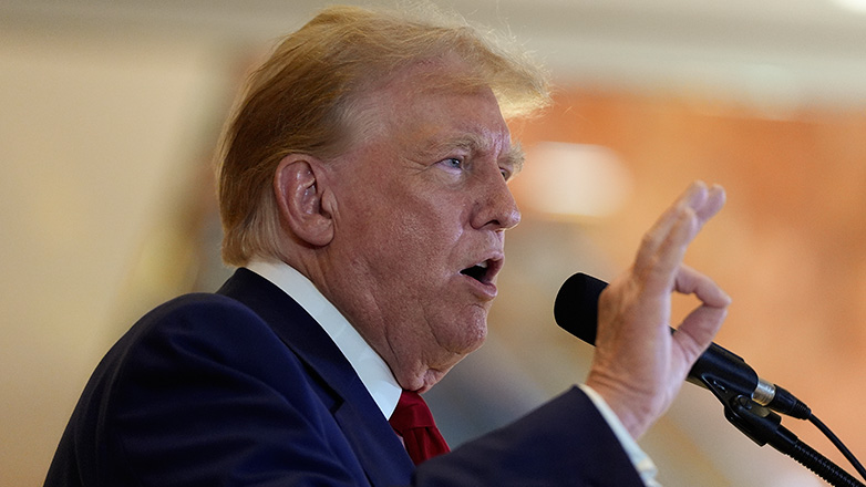 Ο Ντόναλντ Τραμπ θεωρεί «ανάρμοστο» να οριστεί τηλεμαχία με την αντιπρόεδρο των ΗΠΑ Χάρις προτού λάβει το χρίσμα των Δημοκρατικών