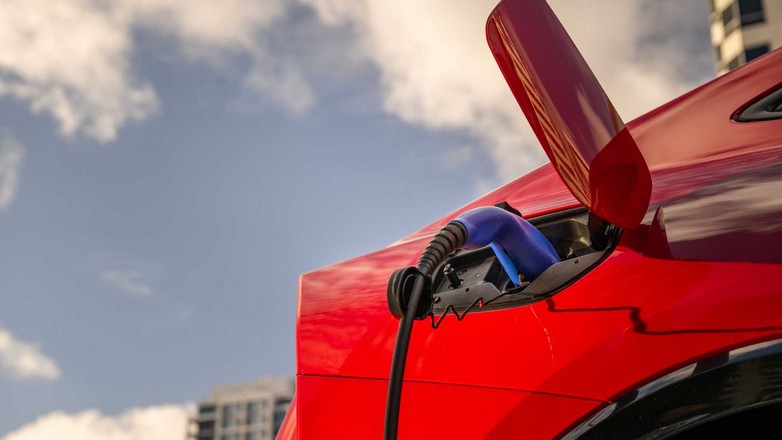 Τι νόημα έχει να αγοράσεις Plug-in υβριδικό εάν δεν το φορτίζεις ποτέ;