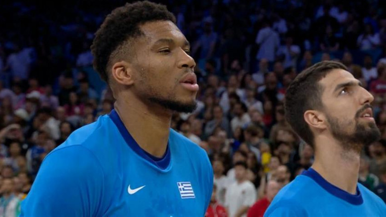 Η ανάκρουση του Εθνικού ύμνου και η αποθέωση στον Γιάννη Αντετοκούνμπο!