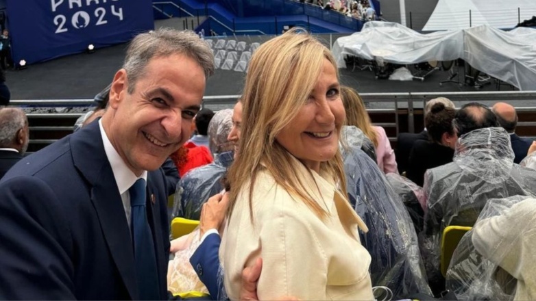 Ολυμπιακοί Αγώνες 2024: Ο Κυριάκος Μητσοτάκης και η Μαρέβα Γκραμπόφσκι στην τελετή έναρξης – Η selfie φωτογραφία που τράβηξαν