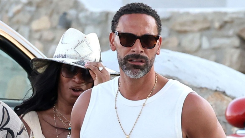 Ο Rio Ferdinand απολαμβάνει τις διακοπές του στη Μύκονο