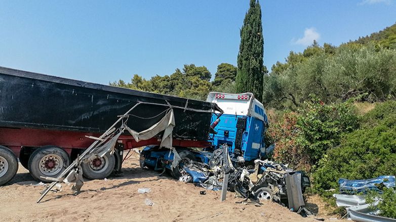 Τραγωδία στην Κυπαρισσία: Ο πατέρας είχε πάει να δει τον γιο του να ορκίζεται φαντάρος μαζί με την κόρη του Τραγωδία στην Κυπαρισσία: Ο πατέρας είχε πάει να δει τον γιο του να ορκίζεται φαντάρος μαζί με την κόρη του