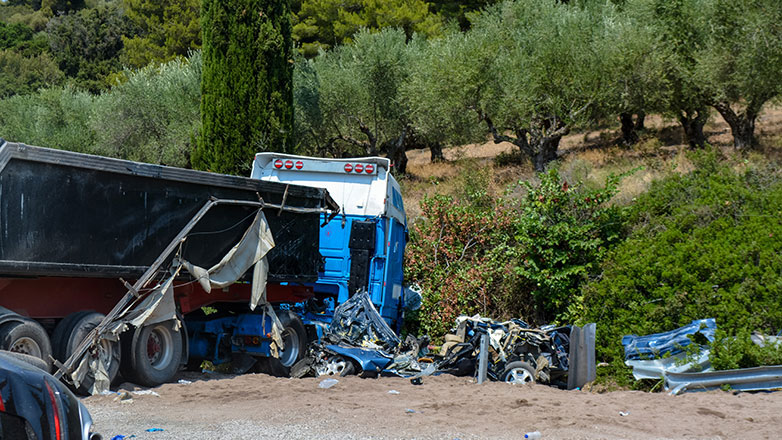 Μάχη στη ΜΕΘ δίνει ο 19χρονος μετά το τροχαίο στην Ελαία