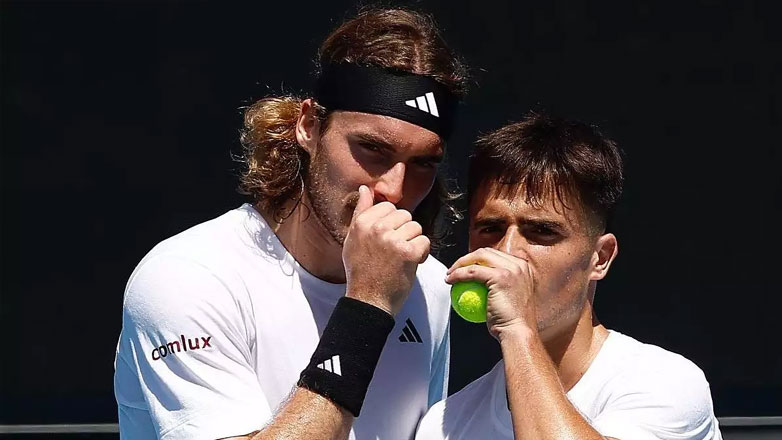 Ευχήθηκαν χρόνια πολλά στον Πέτρο Τσιτσιπά