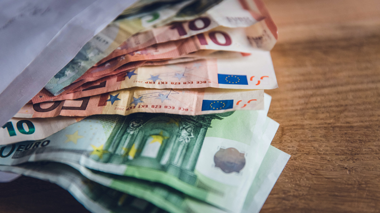 Υπάλληλοι της ΕΤΑΔ εμπλέκονται σε δωροληψία και ξυλοδαρμό