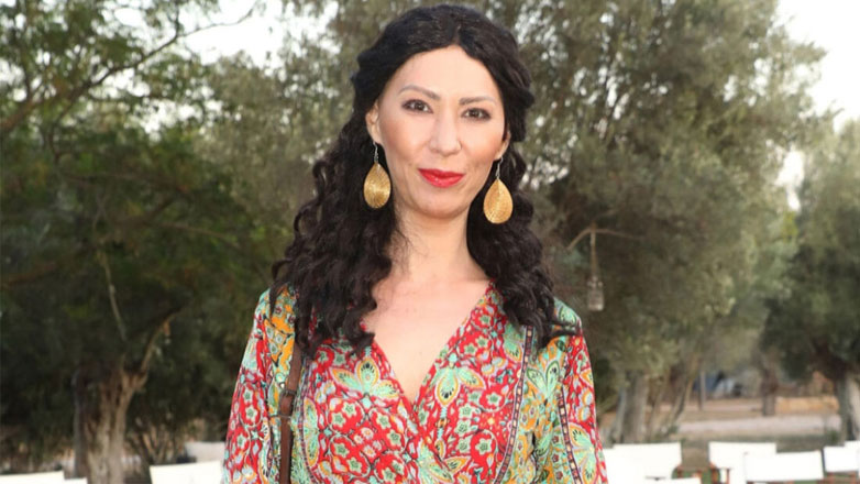 Δώρα Χρυσικού: Μας δείχνει την τομή 40 εκατοστών στο κορμί της – «Την κουβαλάω εδώ και 3 χρόνια»