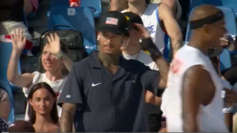 Παρίσι 2024: Ο Χιούστον διαγωνίζεται στο σκέιτμπορντ… ακούγοντας μουσική!