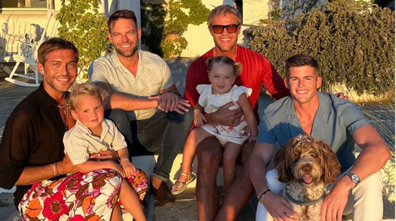 Κασσελάκης – Τάιλερ: Διακοπές με ζευγάρι φίλων και τα δύο παιδιά τους που βάφτισαν στην Ελλάδα