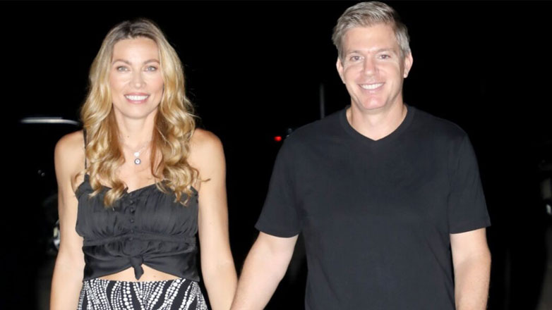 Μαριέττα Χρουσαλά – Λέων Πατίτσας: Ρομαντική βόλτα στα στενά της Μυκόνου