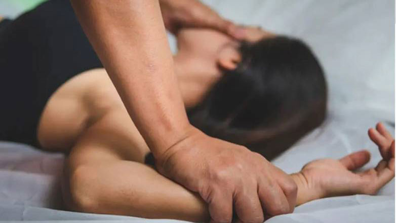 Νύχτα τρόμου για ζευγάρι στο Ηράκλειο: Ο ένας χτυπούσε τον σύντροφό της και ο άλλος προσπαθούσε να την βιάσει