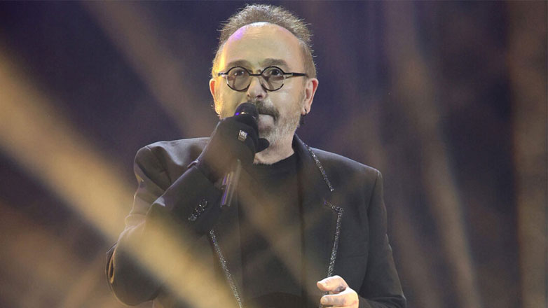 Σταμάτης Γονίδης για το ατύχημα στο μπάνιο του: «Τρώω μία μαχαιριά τη μέση λες και με έκοψαν στα δύο»