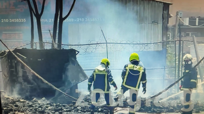 Δείτε βίντεο και φωτογραφίες από τη φωτιά σε αποθήκη στο Αιγάλεω