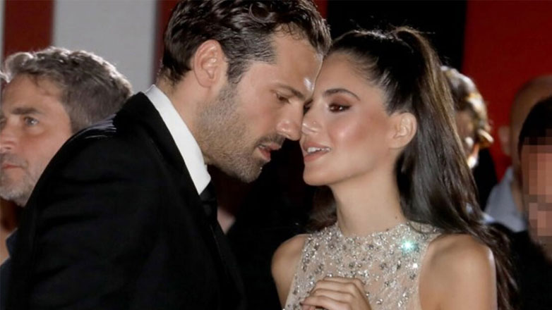 Κωνσταντίνος Αργυρός: Η μητέρα και η σύντροφος του Αλεξάνδρα Νίκα διασκεδάζουν μαζί αγκαλιά – Βίντεο