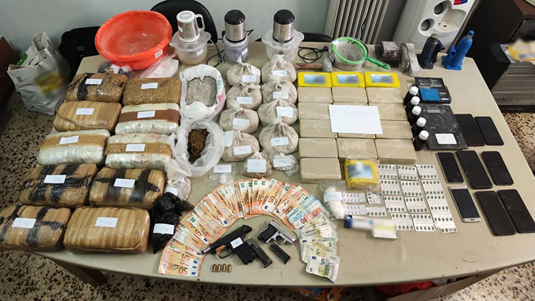 Γύθειο: Κατασχέθηκαν πάνω από 12 κιλά ηρωίνης και 10 κιλά κάνναβης Γύθειο: Κατασχέθηκαν πάνω από 12 κιλά ηρωίνης και 10 κιλά κάνναβης