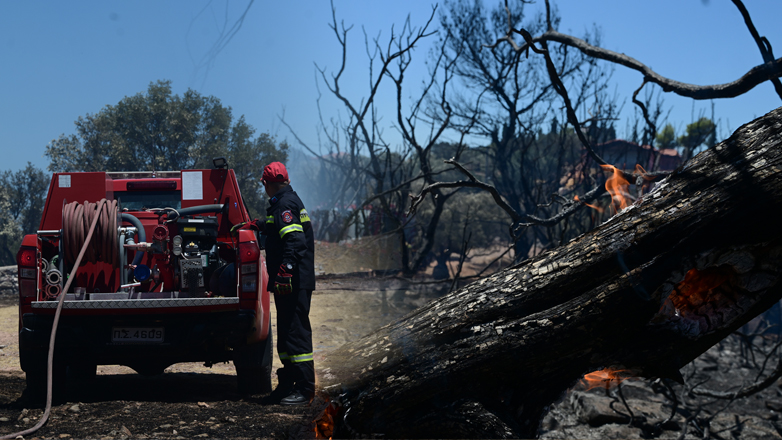 Φωτιά στην Εύβοια: Ανατράπηκε πυροσβεστικό όχημα – Τραυματίστηκε ο οδηγός