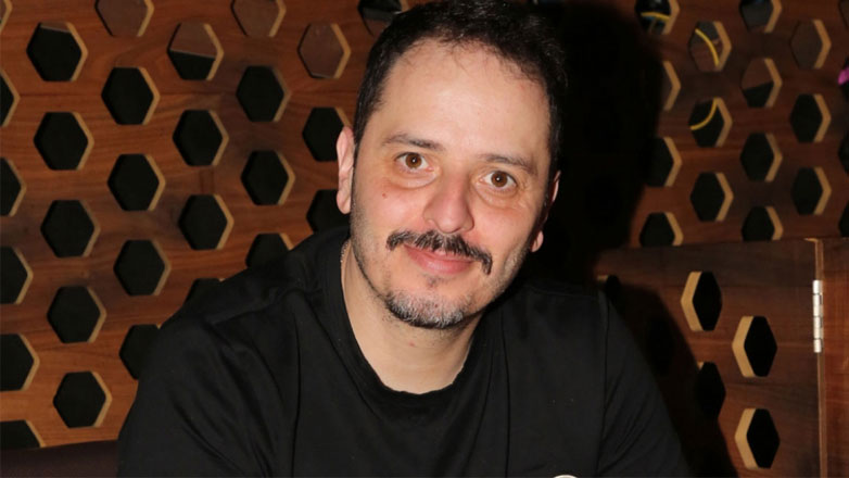 Αλέξανδρος Τσουβέλας: Κινείται νομικά έπειτα από σχόλιο στα social media – «Πήδα από το μπαλκόνι να ησυχάσουμε»