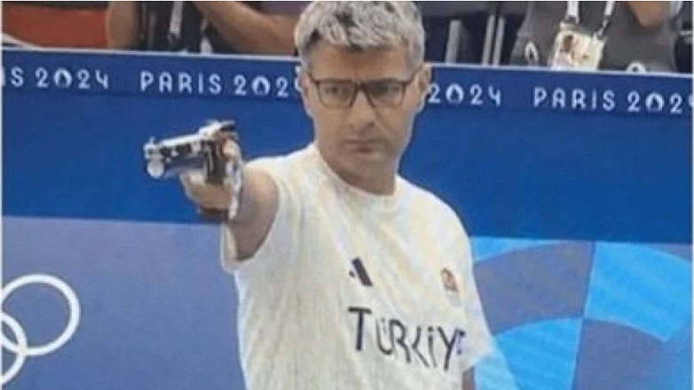 Viral o Τούρκος σκοπευτής με … το χέρι στην τσέπη