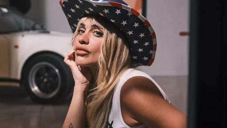 Κόνι Μεταξά: «Δεν μου είναι εύκολο να είμαι ακομπλεξάριστη και να αγαπάω τον εαυτό μου κάθε μέρα»