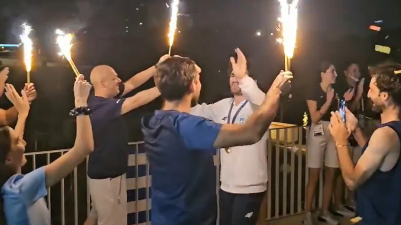 Παρίσι 2024: Η στιγμή της αποθέωσης για τον Θοδωρή Τσελίδη στο Ολυμπιακό Χωριό!